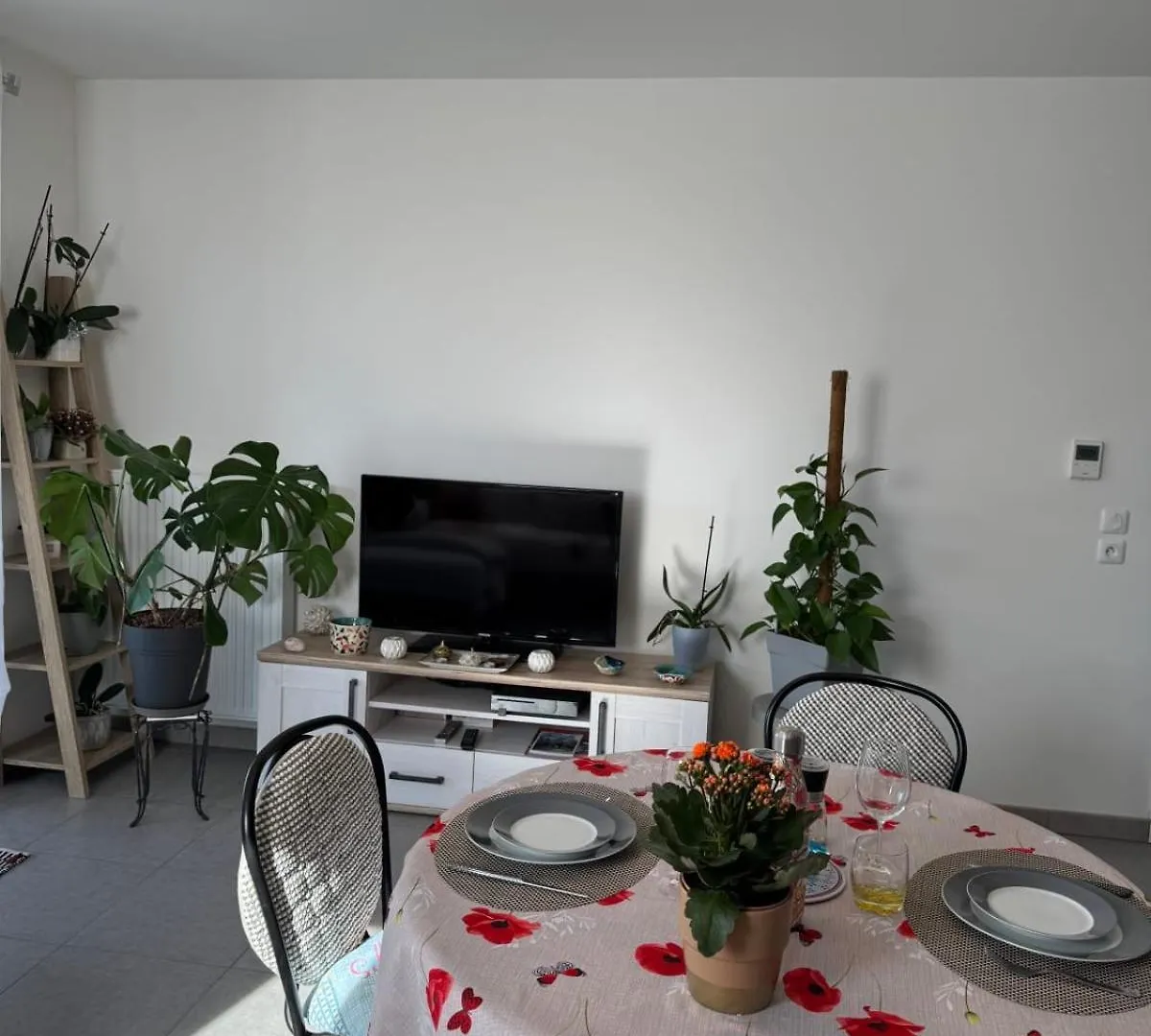 דירות אקס-לה-באינס Le Secret Des Collines - South Facing Balcony צרפת